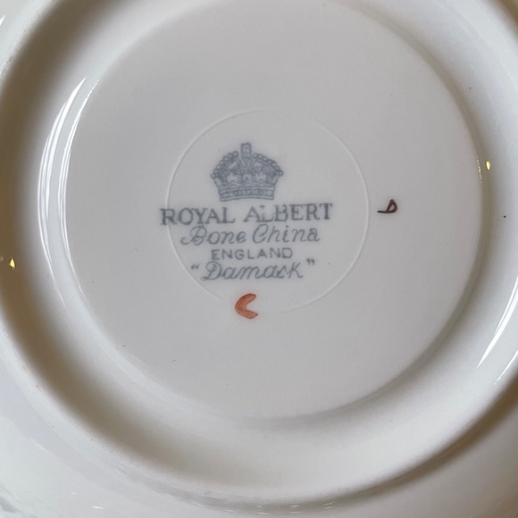 Vintage Royal Albert England Bone China Tea Cup ans Saucer Damask 2693 - Picture 4 of 13